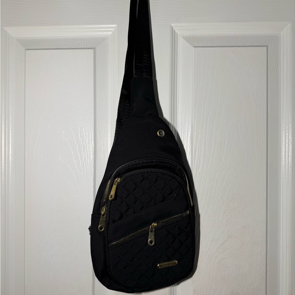 Source Unknown Black Quilted Crossbody Sling Bag with Gold Hardware